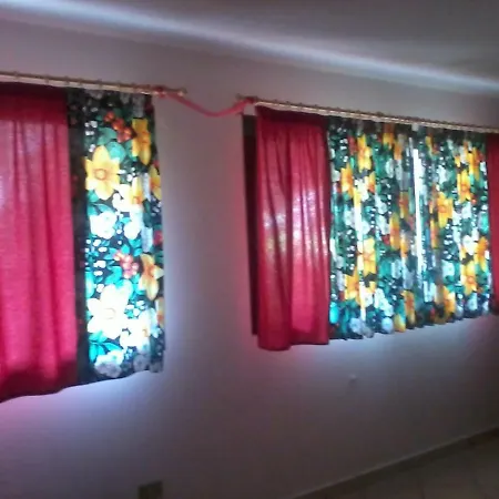 Sperone Hétvégi ház